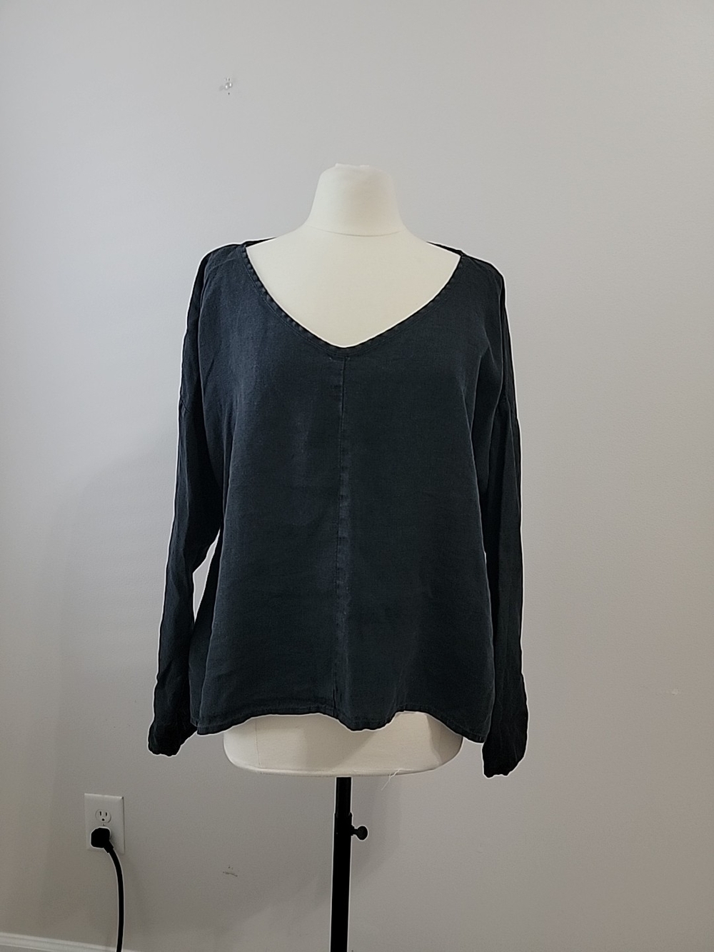 Flax charcoal gray/faded black %linen v-neck pullover top Size L Oversized